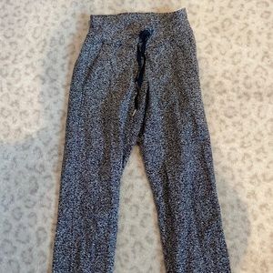 Lululemon black and white joggers
